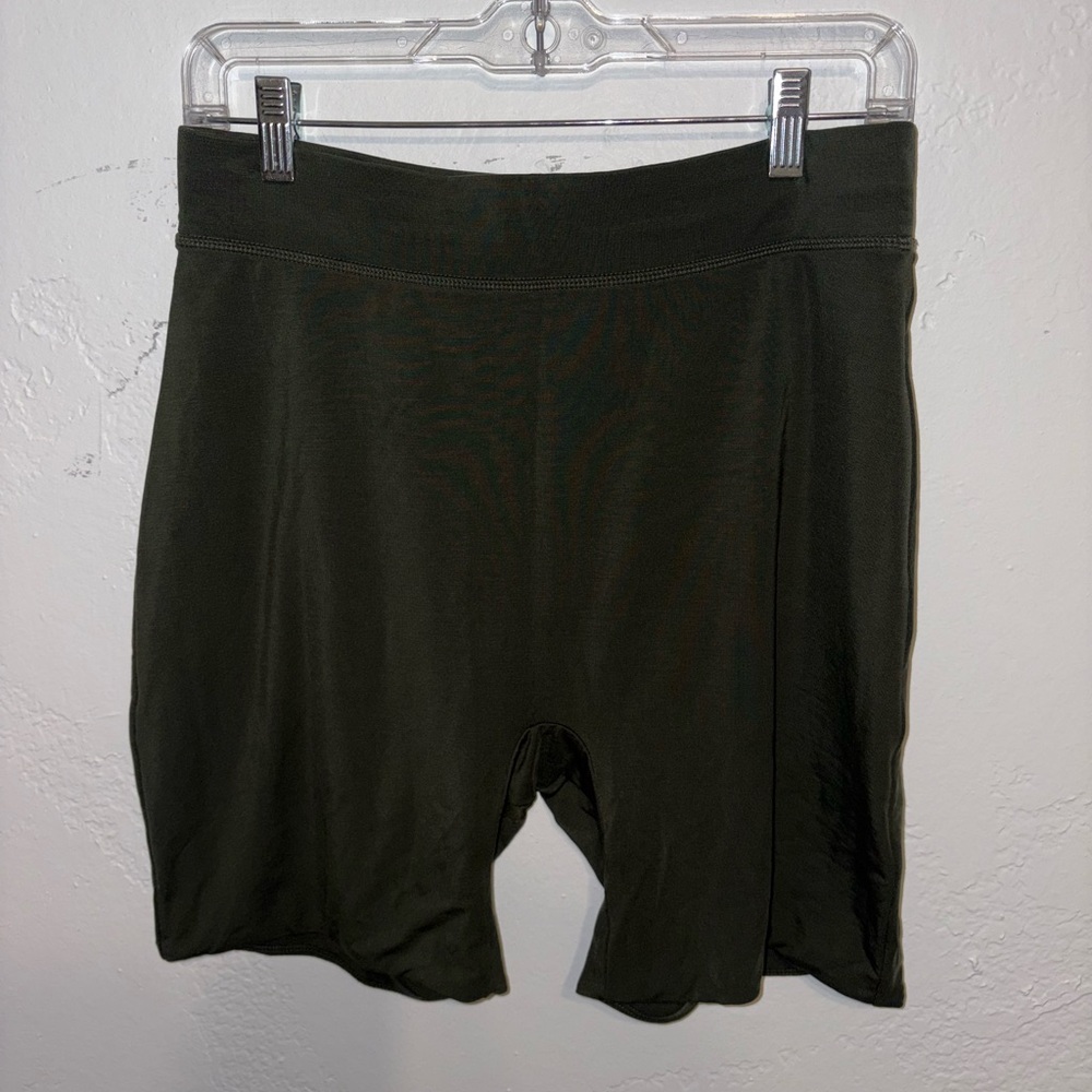 Nuuds women’s biker pull up  shorts size L